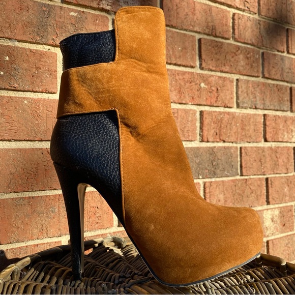 Just Fabulous Faux-Suede Camel & Black 4" Stiletto Heel Boots Size 6.6 - Picture 1 of 10